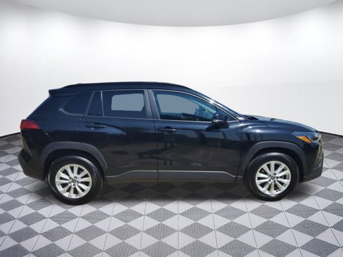 Used 2022 Toyota Corolla Cross LE image 8