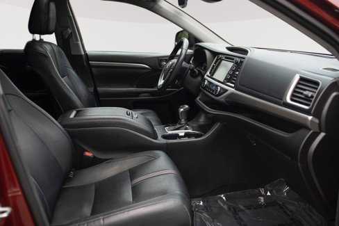 Used 2018 Toyota Highlander SE image 20