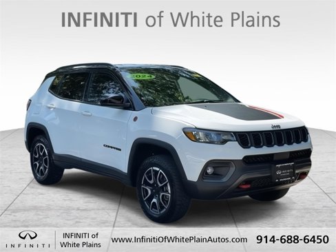 Used 2024 Jeep Compass Trailhawk image 3