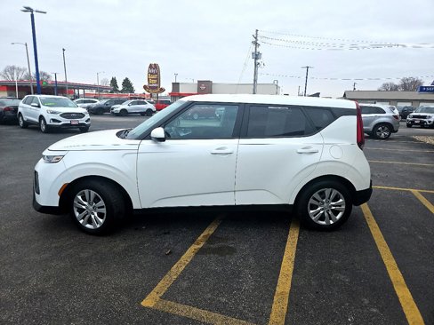Used 2021 Kia Soul LX image 2