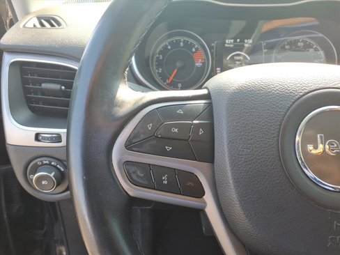 Used 2019 Jeep Cherokee Latitude Plus image 9