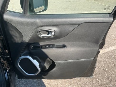 Used 2021 Jeep Renegade Latitude w/ Convenience Group image 10