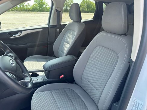 Used 2020 Ford Escape SE image 12