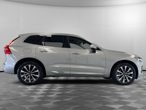 Used 2023 Volvo XC60 B5 Plus image 9