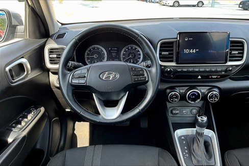 Used 2021 Hyundai Venue SEL w/ Premium Package image 5