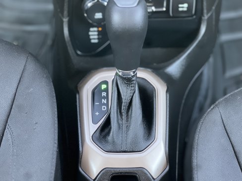 Used 2017 Jeep Renegade Latitude image 13