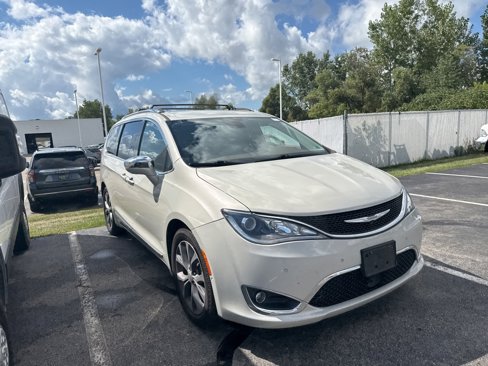 Used 2017 Chrysler Pacifica Limited image 10