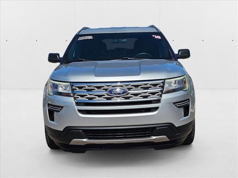 Used 2018 Ford Explorer XLT image 2