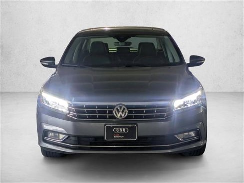 Used 2017 Volkswagen Passat 1.8T SEL Premium image 2