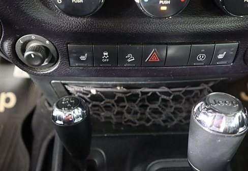 Used 2016 Jeep Wrangler Unlimited Sahara w/ Connectivity Group image 28