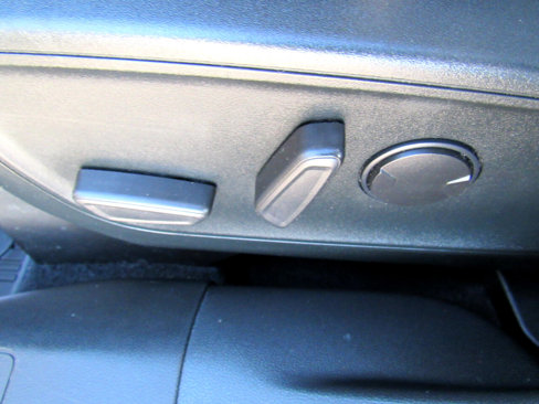 Used 2022 Ford Escape SE w/ SE Sport Appearance Package image 9