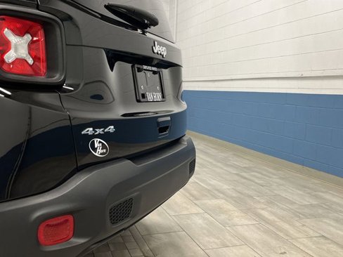 Used 2023 Jeep Renegade Latitude image 32