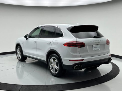 Used 2015 Porsche Cayenne S image 3