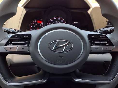 Used 2021 Hyundai Elantra SEL image 15