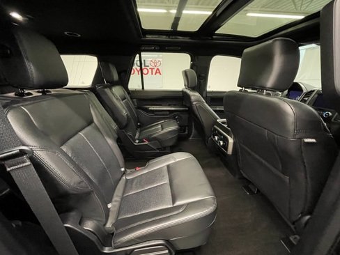 Used 2020 Ford Expedition XLT w/ Equipment Group 202A image 6