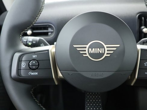 Used 2025 MINI Cooper 2-Door Hardtop image 12