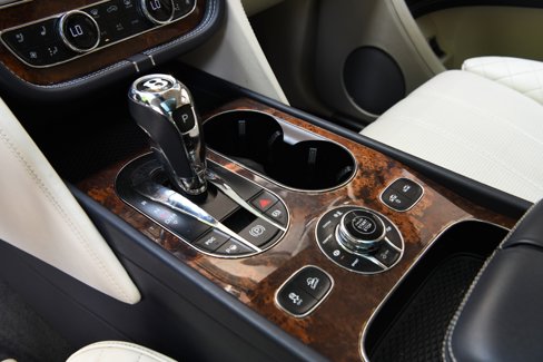 Used 2018 Bentley Bentayga image 14