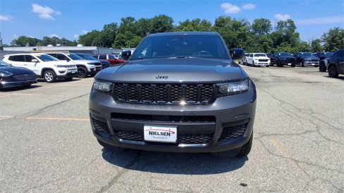 Used 2023 Jeep Grand Cherokee L Laredo image 3
