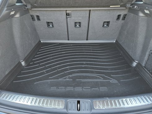 Used 2025 Porsche Macan image 31