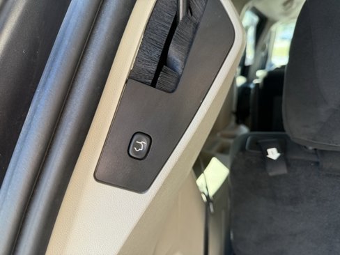 Used 2016 Dodge Grand Caravan SXT image 14
