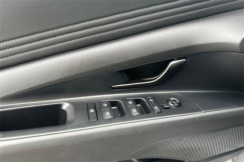 Used 2025 Hyundai Elantra Sport image 11