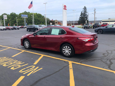 Used 2019 Toyota Camry LE image 3