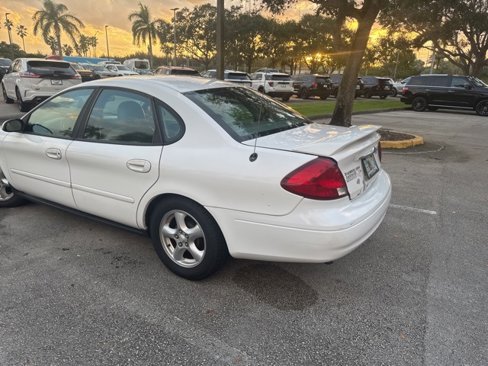 Used 2003 Ford Taurus SES image 2