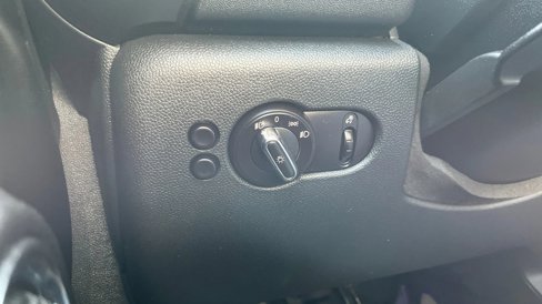 Used 2015 MINI Cooper 4-Door Hardtop image 21