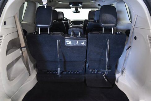 Used 2017 Chrysler Pacifica Touring-L image 10