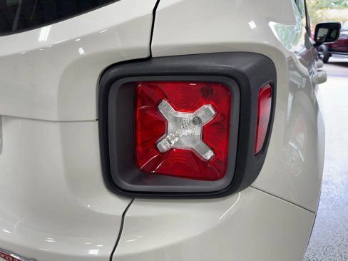 Used 2017 Jeep Renegade Trailhawk image 8