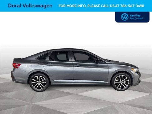 Certified 2022 Volkswagen Jetta Sport image 9