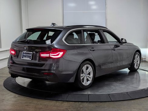 Used 2017 BMW 330i xDrive Wagon image 9