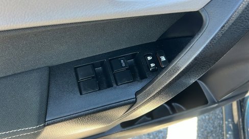 Used 2018 Toyota Corolla LE image 15