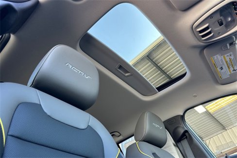 New 2025 Chevrolet Trax ACTIV w/ Sunroof Package image 22