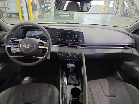New 2025 Hyundai Elantra SE image 5