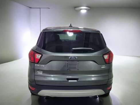 Used 2019 Ford Escape SE image 18