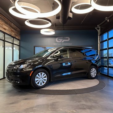 Used 2020 Chrysler Voyager L image 7