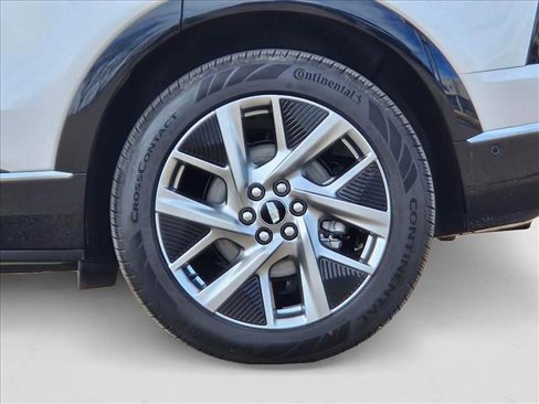 New 2025 Cadillac Optiq Luxury 1 image 10