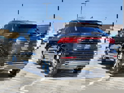 Used 2021 Audi Q8 Premium w/ Convenience Package image 4