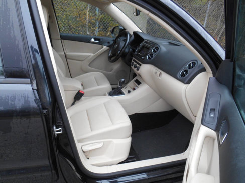 Used 2016 Volkswagen Tiguan S image 11