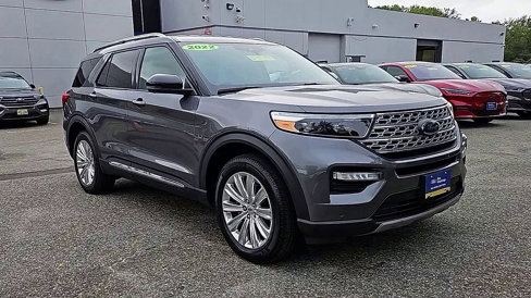 Certified 2022 Ford Explorer Limited w/ Limited Technology Package image 2