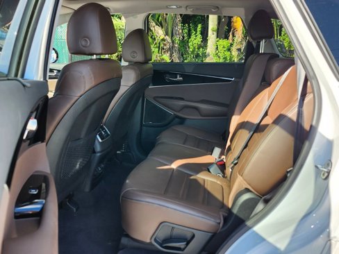 Used 2019 Kia Sorento SX image 7
