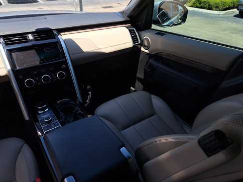 Used 2020 Land Rover Discovery HSE image 17