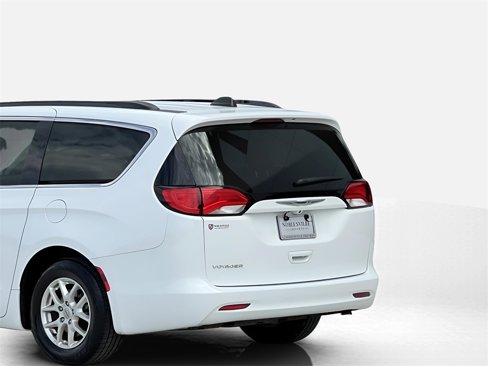 Used 2021 Chrysler Voyager Lxi image 8