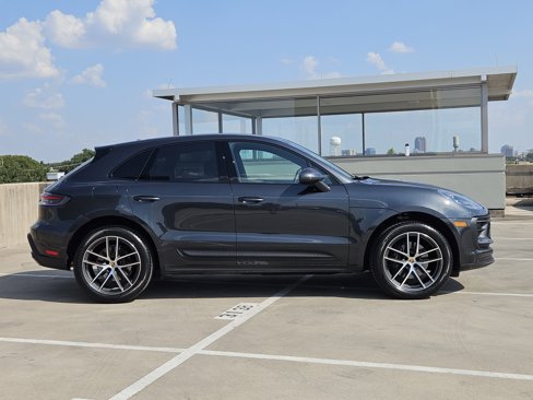 Certified 2025 Porsche Macan Turbo image 9