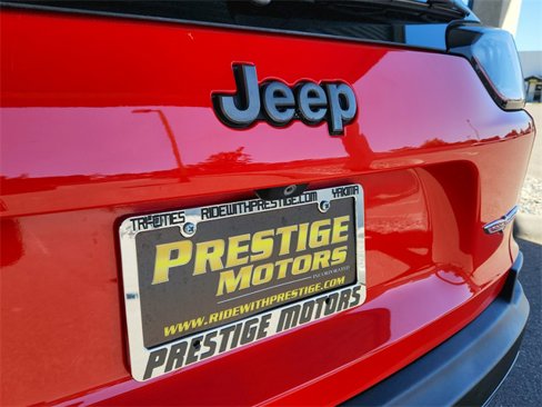 Used 2019 Jeep Cherokee Trailhawk w/ Cold Weather Group image 12