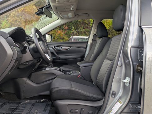 Used 2019 Nissan Rogue SV w/ Sun & Sound Touring Package image 12