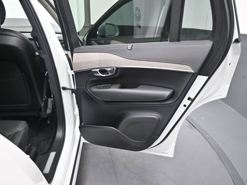 Certified 2023 Volvo XC90 B6 Ultimate image 31