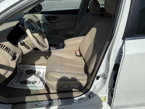 Used 2013 Nissan Altima 2.5 SL w/ Technology Pkg image 9