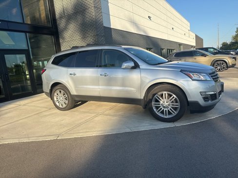 Used 2015 Chevrolet Traverse LT w/ Style and Technology Package image 2